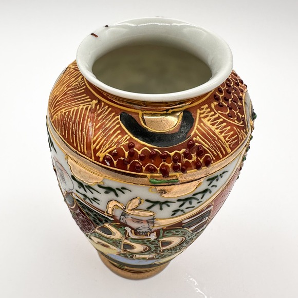 Small Japanese Satsuma Vase with Moriage Chinoiserie Gold Trim Colorful 5" - Picture 9 of 13